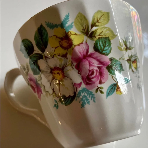 STAFFORDSHIRE TEA CUP AND SAUCER MADE IN ENGLAND - Picture 6 of 7